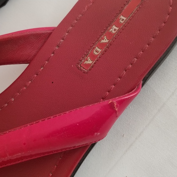Women's Red Prada Logo Flip Flops Sz 39/US 8.5-9 - Picture 6 of 8